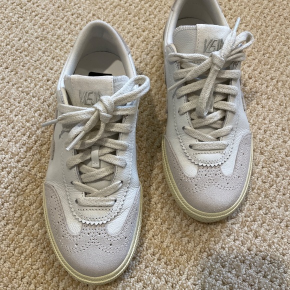 Veja volley women’s leather shoes - Picture 2 of 7